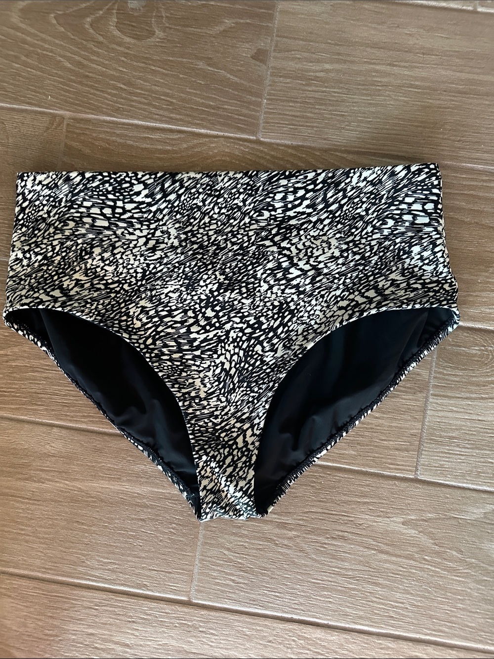 Athleta High Waisted Black & White Printed Bikini Bottoms NWOT